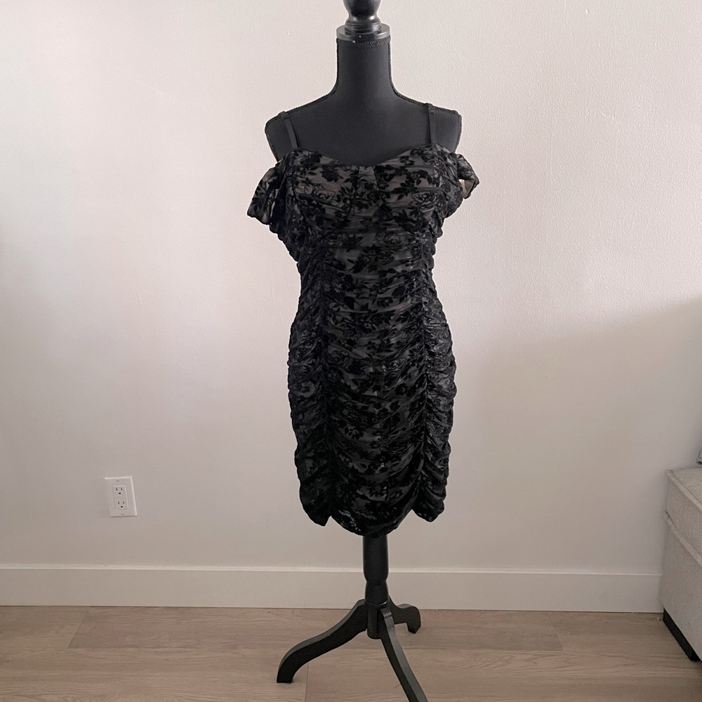 Used once. Beautiful dress 🖤